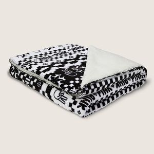 NWT VICTORIA'S SECRET VS PINK Sherpa Blanket